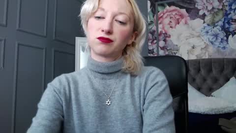 Snapshot of natalie_bitton chatting on 7, 12, 2024 Natalie online show from 7, 12, 2024