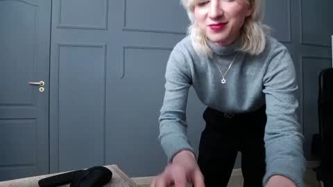 Snapshot of natalie_bitton chatting on 7, 12, 2024 Natalie online show from 7, 12, 2024