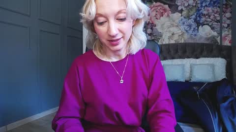 Snapshot of natalie_bitton chatting on 17, 12, 2024 Natalie online show from 17, 12, 2024