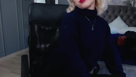 Snapshot of natalie_bitton chatting on 20, 12, 2024 Natalie online show from 20, 12, 2024