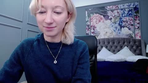 Snapshot of natalie_bitton chatting on 22, 12, 2024 Natalie online show from 22, 12, 2024