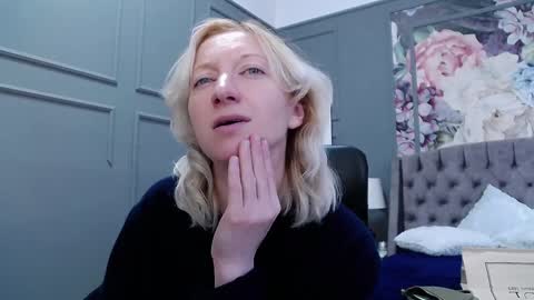 Snapshot of natalie_bitton chatting on 6, 1, 2025 Natalie online show from 6, 1, 2025