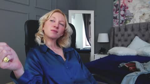 Snapshot of natalie_bitton chatting on 13, 1, 2025 Natalie online show from 13, 1, 2025