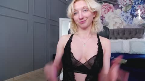 Snapshot of natalie_bitton chatting on 14, 1, 2025 Natalie online show from 14, 1, 2025