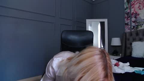 Snapshot of natalie_bitton chatting on 15, 1, 2025 Natalie online show from 15, 1, 2025