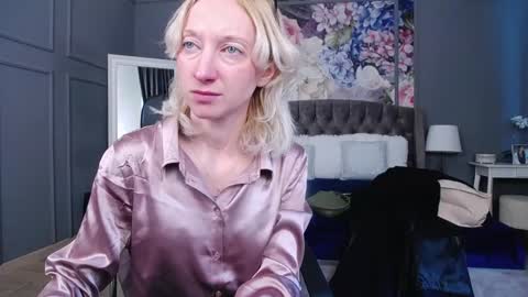 Snapshot of natalie_bitton chatting on 17, 1, 2025 Natalie online show from 17, 1, 2025