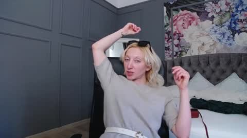 Snapshot of natalie_bitton chatting on 19, 1, 2025 Natalie online show from 19, 1, 2025