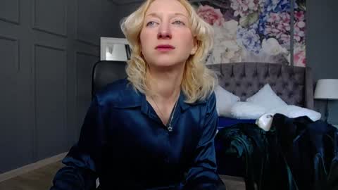 Snapshot of natalie_bitton chatting on 24, 1, 2025 Natalie online show from 24, 1, 2025