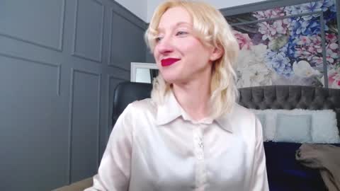 Snapshot of natalie_bitton chatting on 25, 1, 2025 Natalie online show from 25, 1, 2025