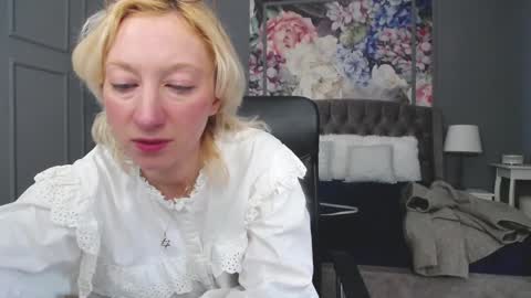 Snapshot of natalie_bitton chatting on 27, 1, 2025 Natalie online show from 27, 1, 2025