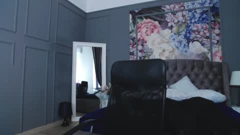 Snapshot of natalie_bitton chatting on 1, 2, 2025 Natalie online show from 1, 2, 2025