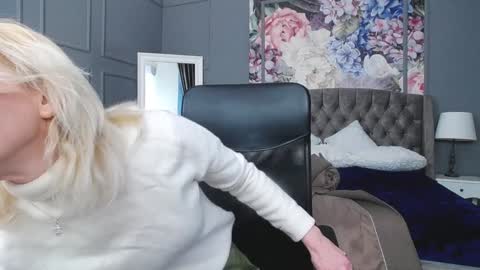 Snapshot of natalie_bitton chatting on 3, 2, 2025 Natalie online show from 3, 2, 2025