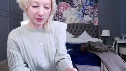 Snapshot of natalie_bitton chatting on 9, 2, 2025 Natalie online show from 9, 2, 2025
