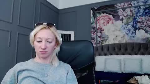 Snapshot of natalie_bitton chatting on 11, 2, 2025 Natalie online show from 11, 2, 2025