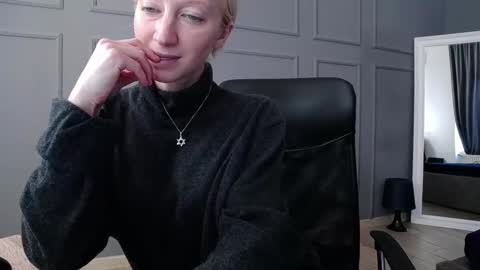 Snapshot of natalie_bitton chatting on 19, 2, 2025 Natalie online show from 19, 2, 2025
