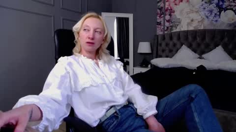Snapshot of natalie_bitton chatting on 27, 2, 2025 Natalie online show from 27, 2, 2025