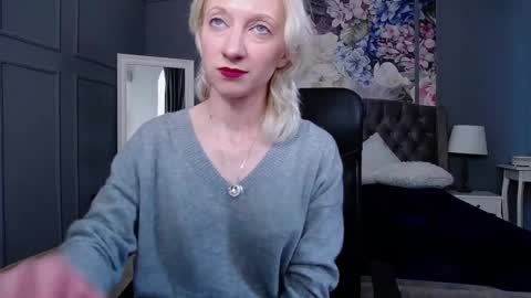 Snapshot of natalie_bitton chatting on 2, 3, 2025 Natalie online show from 2, 3, 2025