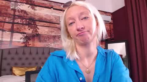 Snapshot of natalie_bitton chatting on 24, 9, 2025 Natalie online show from 24, 9, 2025