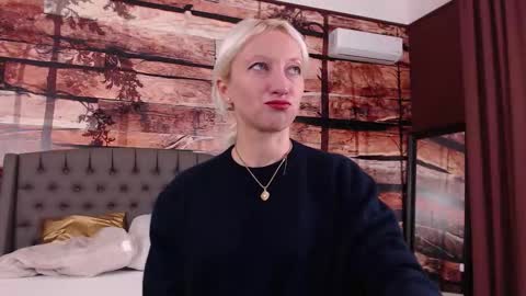 Snapshot of natalie_bitton chatting on 6, 10, 2025 Natalie online show from 6, 10, 2025