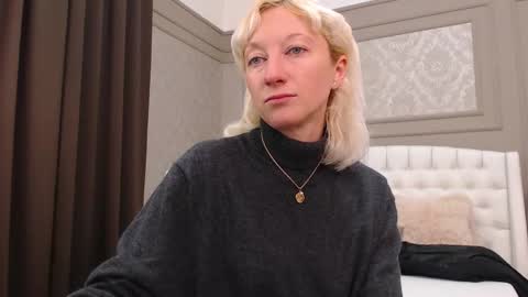 Snapshot of natalie_bitton chatting on 4, 2, 2026 Natalie online show from 4, 2, 2026