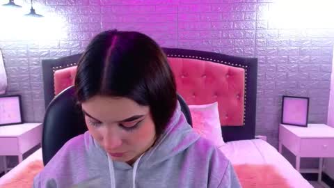 natalie  online show from 23, 9, 2025