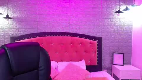 natalie  online show from 24, 9, 2025