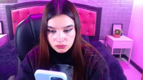 natalie  online show from 28, 10, 2025