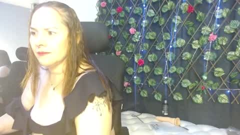 NataTellez online show from 2, 11, 2025