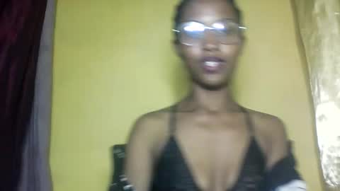 Snapshot of nathalie004 chatting on 11, 9, 2025 nathalie004 online show from 11, 9, 2025