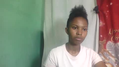 Snapshot of nathalie004 chatting on 13, 10, 2025 nathalie004 online show from 13, 10, 2025