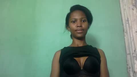 Snapshot of nathalie004 chatting on 17, 10, 2025 nathalie004 online show from 17, 10, 2025