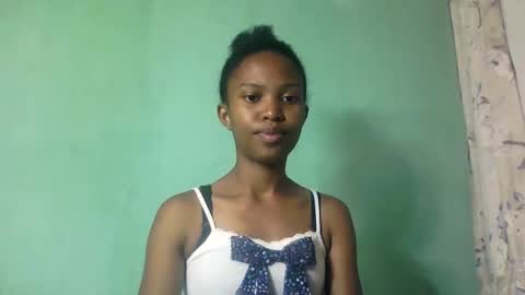 Snapshot of nathalie004 chatting on 20, 10, 2025 nathalie004 online show from 20, 10, 2025