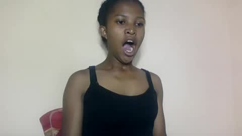 Snapshot of nathalie004 chatting on 3, 11, 2025 nathalie004 online show from 3, 11, 2025