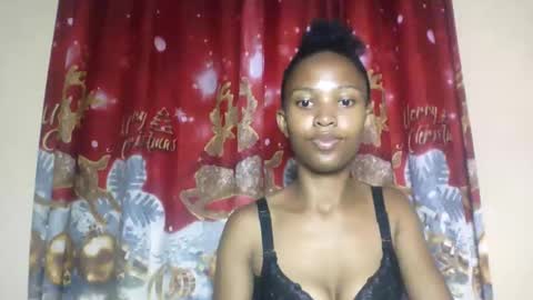 Snapshot of nathalie004 chatting on 4, 12, 2025 nathalie004 online show from 4, 12, 2025