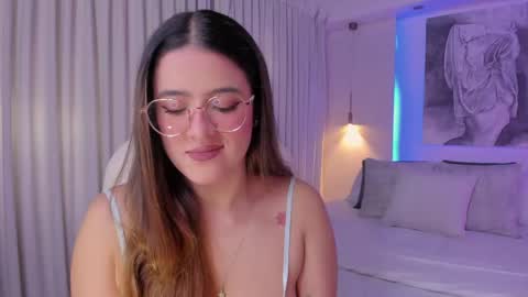 Snapshot of nathalie_rivers chatting on 7, 5, 2026 NATHALIE online show from 7, 5, 2026