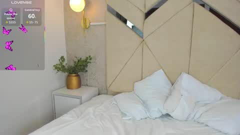 Nathalie Ross online show from 4, 12, 2025