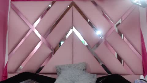 Snapshot of nathaly_low chatting on 4, 12, 2024 nathaly low online show from 4, 12, 2024