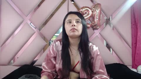 Snapshot of nathaly_low chatting on 18, 1, 2025 nathaly low online show from 18, 1, 2025