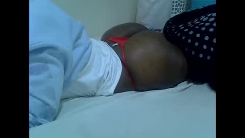 Snapshot of naughty_baddie5 chatting on 17, 12, 2025 candy online show from 17, 12, 2025