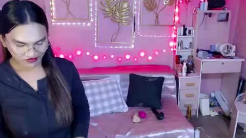 naughty_lorien143 online show from 1, 12, 2025