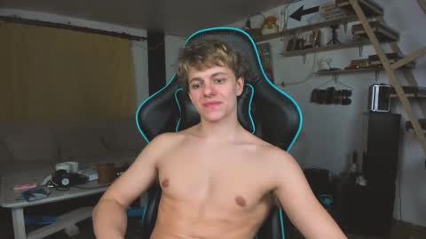 Snapshot of naughty_nik43 chatting on 26, 2, 2025 Nik online show from 26, 2, 2025