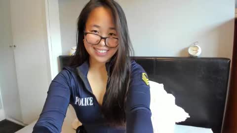 Gigi Chu  online show from 31, 10, 2025