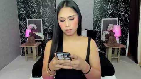 ITS ME YOGIRL PATRICIA online show from 13, 11, 2025