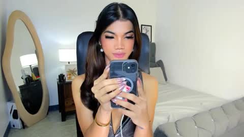 Snapshot of naughtyvixennova chatting on 14, 11, 2025 Cassie online show from 14, 11, 2025