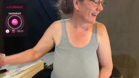 Snapshot of naughtywifenxtdoor chatting on 5, 10, 2025 Naughty Wife Next Dor online show from 5, 10, 2025