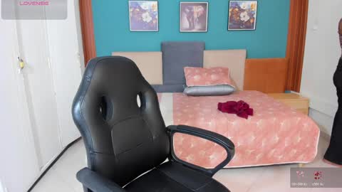 naugthy_brunette_ online show from 28, 5, 2026