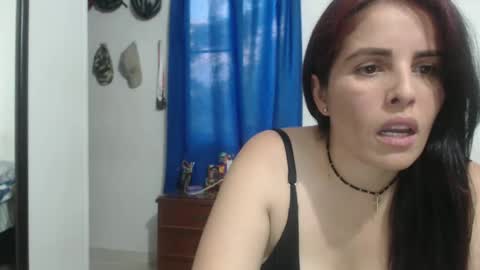 Snapshot of naugthymilf23 chatting on 15, 12, 2024 keyra online show from 15, 12, 2024