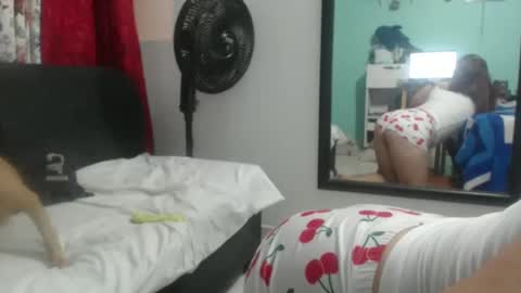 Snapshot of naugthymilf23 chatting on 27, 1, 2025 keyra online show from 27, 1, 2025