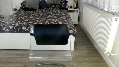 KimBeee online show from 30, 1, 2025