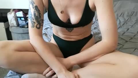 Snapshot of navyrayne chatting on 19, 4, 2026 Navyrein online show from 19, 4, 2026